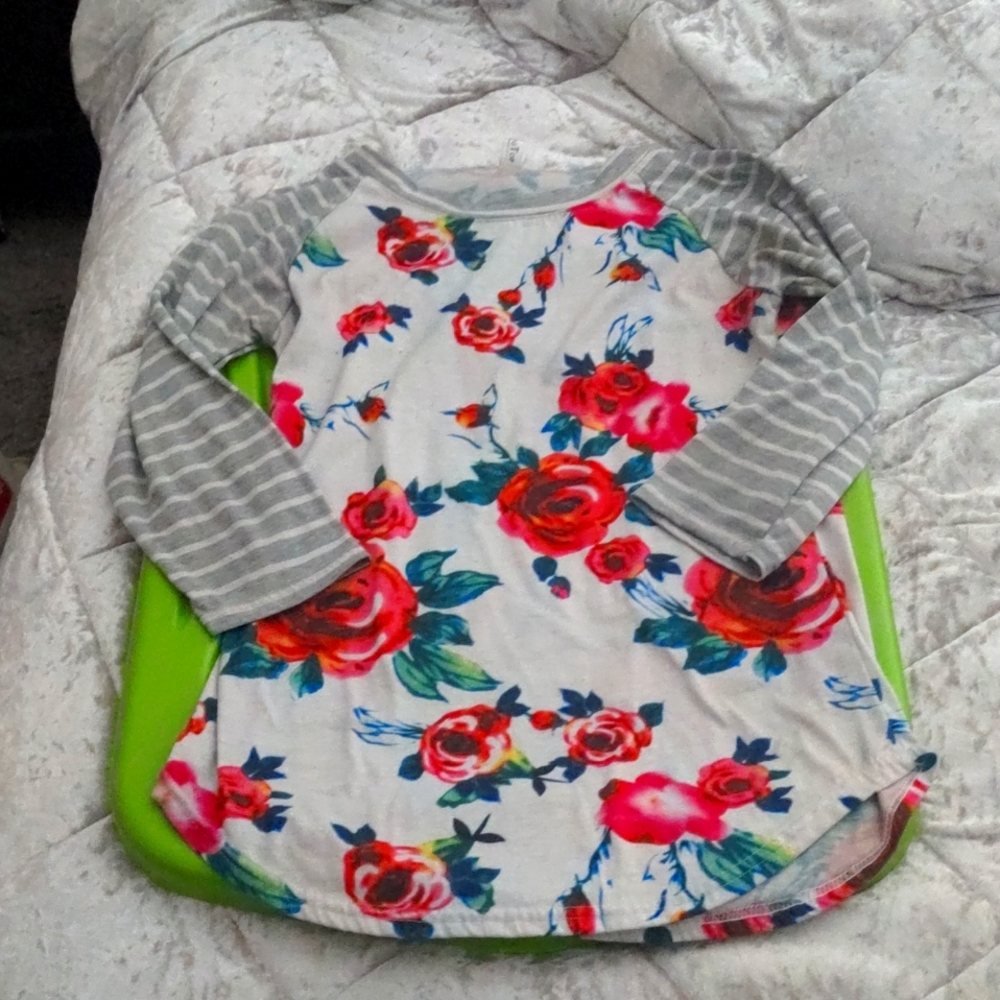 MOKING TOP (SMALL) WHITE & GREY CASUAL 3/4 SLEEVE STRIPED ROSE FLORAL BLOUSE